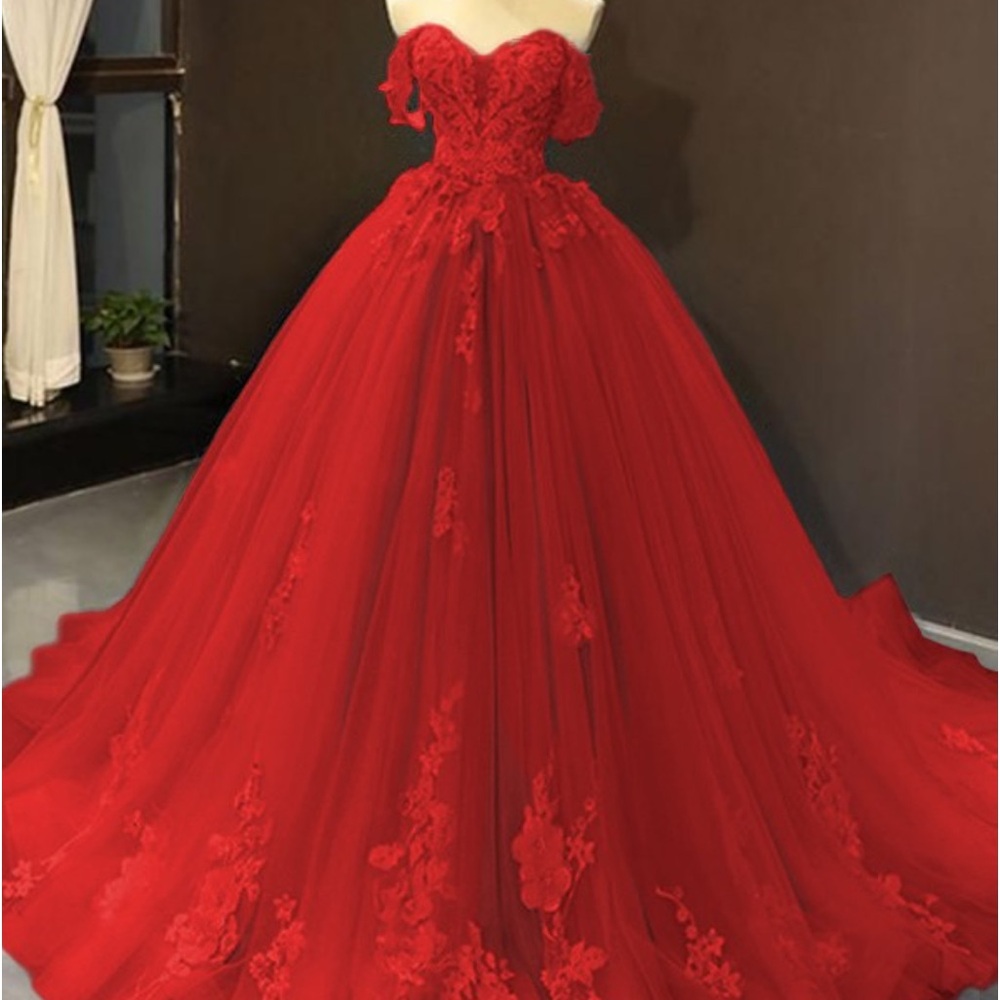 Hebos ball gown in cherry red size 2